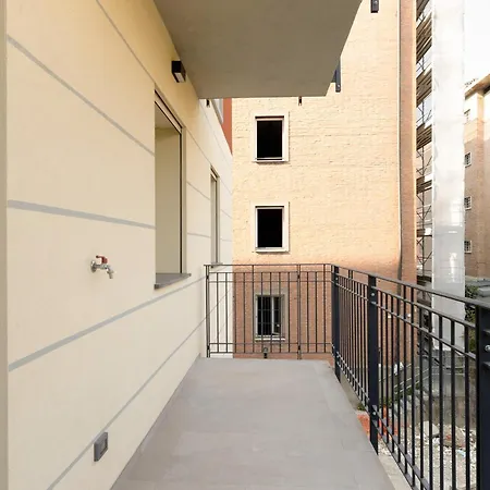 Le Dodici Porte - Porta Zamboni 5 By District *